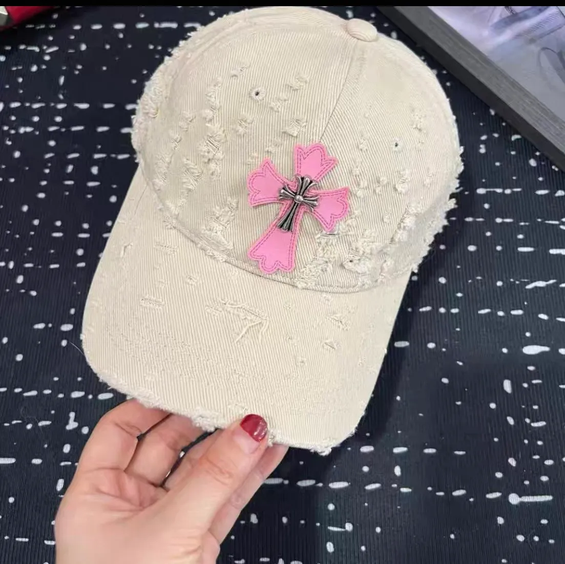 Crowe heart hole baseball cap